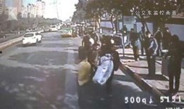 新乡公交车爆料事件视频,一幕惊心动魄的紧急时刻