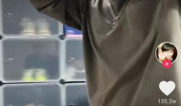 抖音网红吃瓜男的,抖音网红“吃瓜男”揭秘娱乐圈幕后故事